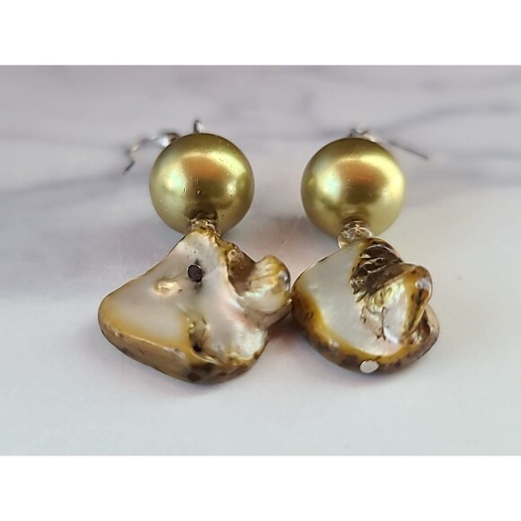 Green And Tan Beaded Shell Dangling Earrings Vintage Costume Jewelry - Picture 8 of 10